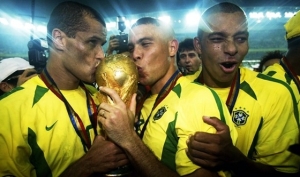 2002_Brasil_2x0_Alemanha_Rivaldo_Ronaldo_560